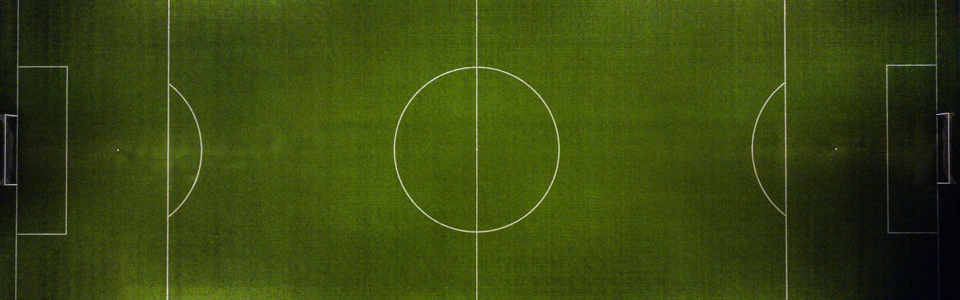 678体育首页横幅，展示激动人心的足球比赛现场